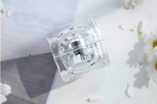 素颜霜对皮肤有刺激吗_素颜霜对皮肤伤害大吗_素颜霜皮肤伤害大不大