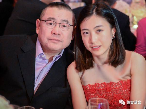 她15岁开始到深圳打工 如今身家677亿成为香港女首富