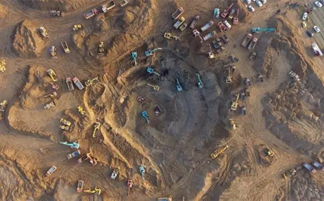 这家报纸"死了"，新媒体却玩得很嗨！