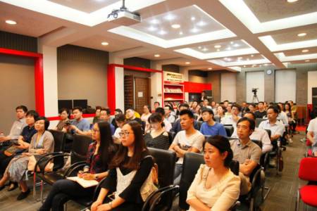 @新媒沈阳在清华演讲判断：大数据发展目前已经接近中场阶段