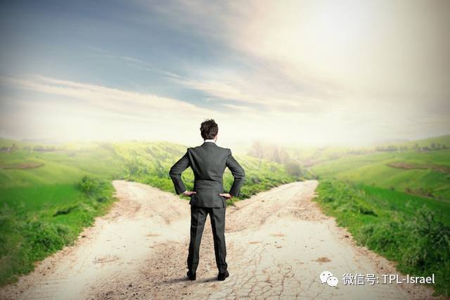 两条分岔路,我选择了鲜有人走的一条,从此见识了完全不同的人生光景