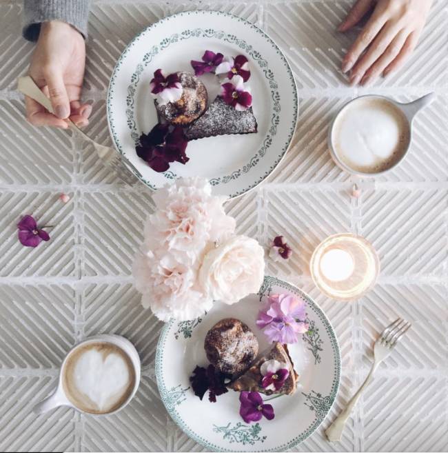 咖啡與花朵交織成餐桌上的優雅美景：日本Instagrammer以花卉藝術療癒每個早晨時刻 家居 第6張