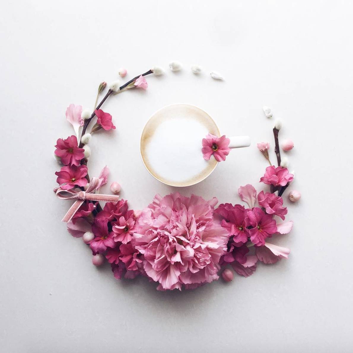 咖啡與花朵交織成餐桌上的優雅美景：日本Instagrammer以花卉藝術療癒每個早晨時刻 家居 第9張