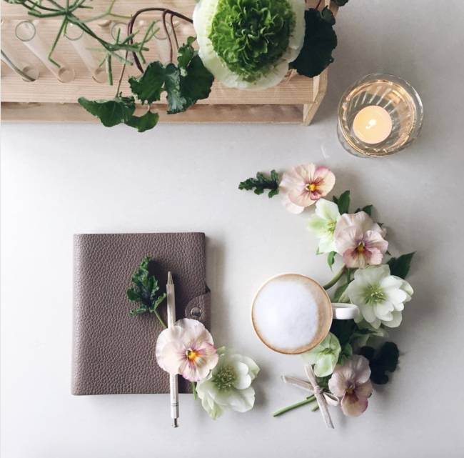 咖啡與花朵交織成餐桌上的優雅美景：日本Instagrammer以花卉藝術療癒每個早晨時刻 家居 第7張