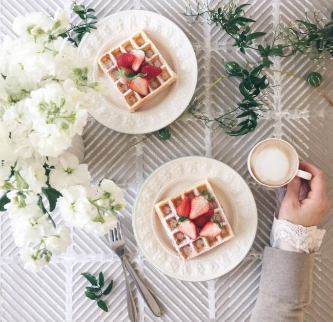 咖啡與花朵交織成餐桌上的優雅美景：日本Instagrammer以花卉藝術療癒每個早晨時刻 家居 第19張