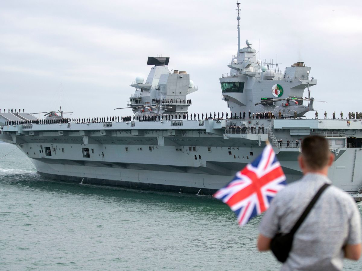英国公知：派“炮舰”逼中国赔钱！女王号若来南海，被打了都白打