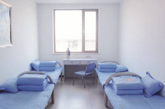 離開監(jiān)獄只是開始，這座“學(xué)?！弊尫溉顺蔀榉踩? data-s=