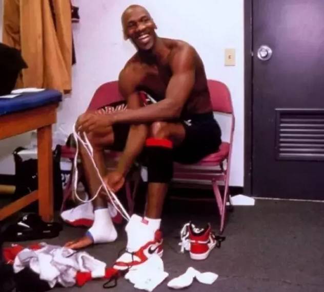 回力warrior和回力区别_回力鞋后面logo是怎么_回力logo