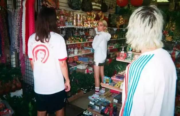 回力warrior和回力区别_回力鞋后面logo是怎么_回力logo