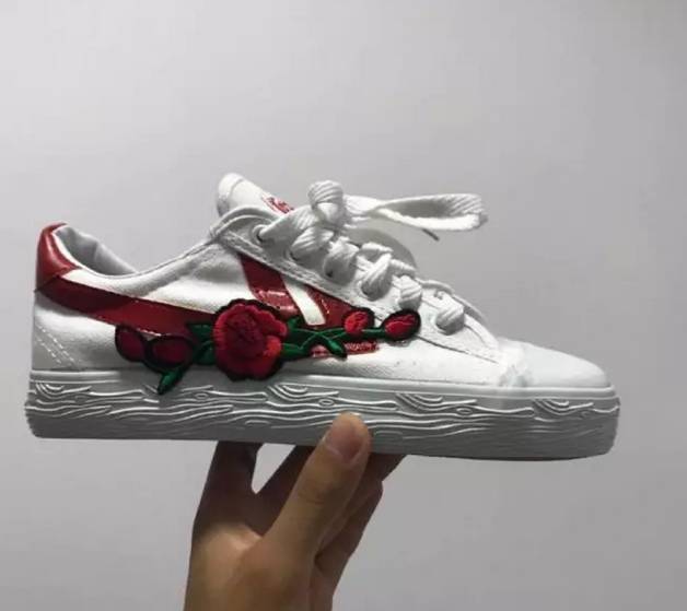 回力logo_回力鞋后面logo是怎么_回力warrior和回力区别