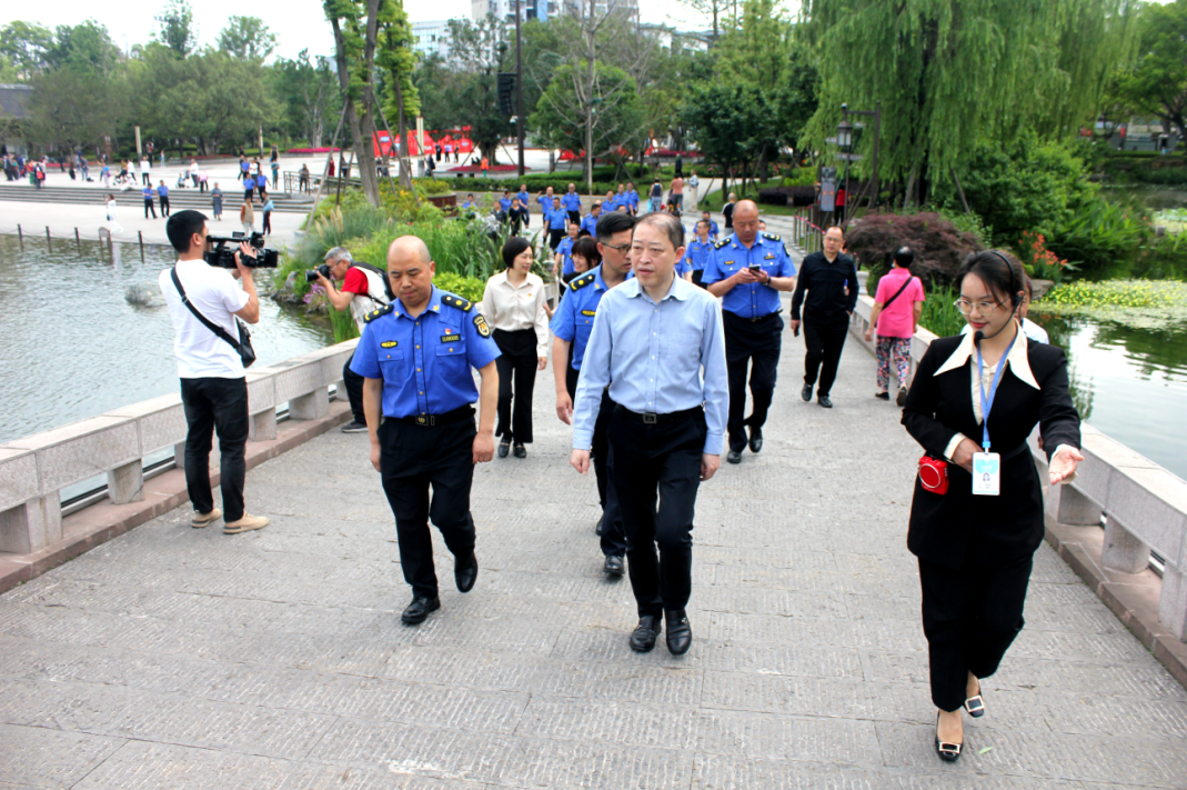 对标竞进争创一流遂宁市城管执法系统赴南充考察学习并开展党史学习