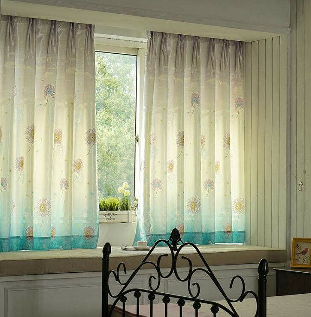 你还在纠结飘窗窗帘是靠墙好，还是靠窗好？看这里，给你分析一下