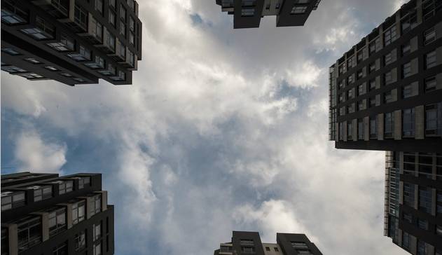 首席经济学家直言：为抱着死脑筋去买房的人难过！这件事更让她流泪