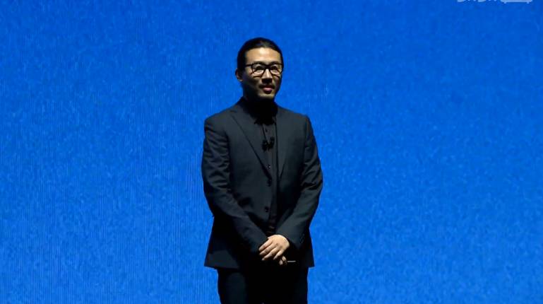 【九枝兰】罗永浩发布坚果Pro时，忍不住多次哽咽流泪了！-图片2