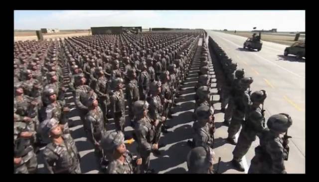 日本网友第一次看中国建军节阅兵直播 啥反应？