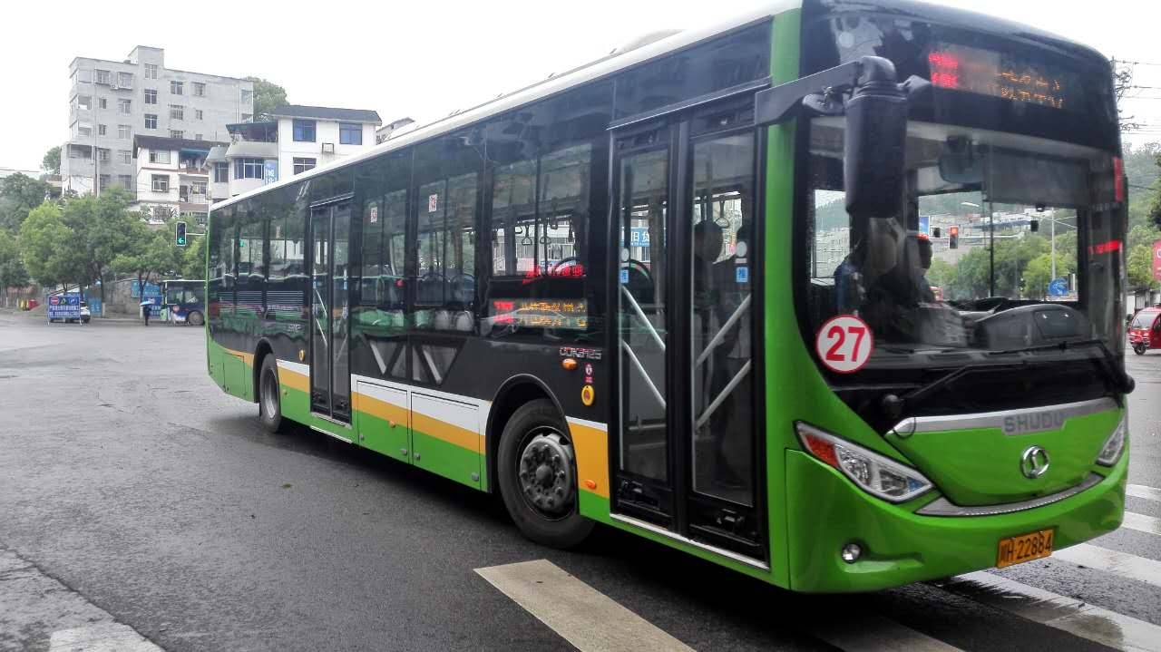 目前,用该公司动力锂电池装配的电动公交车,客运车和旅游观光中巴车