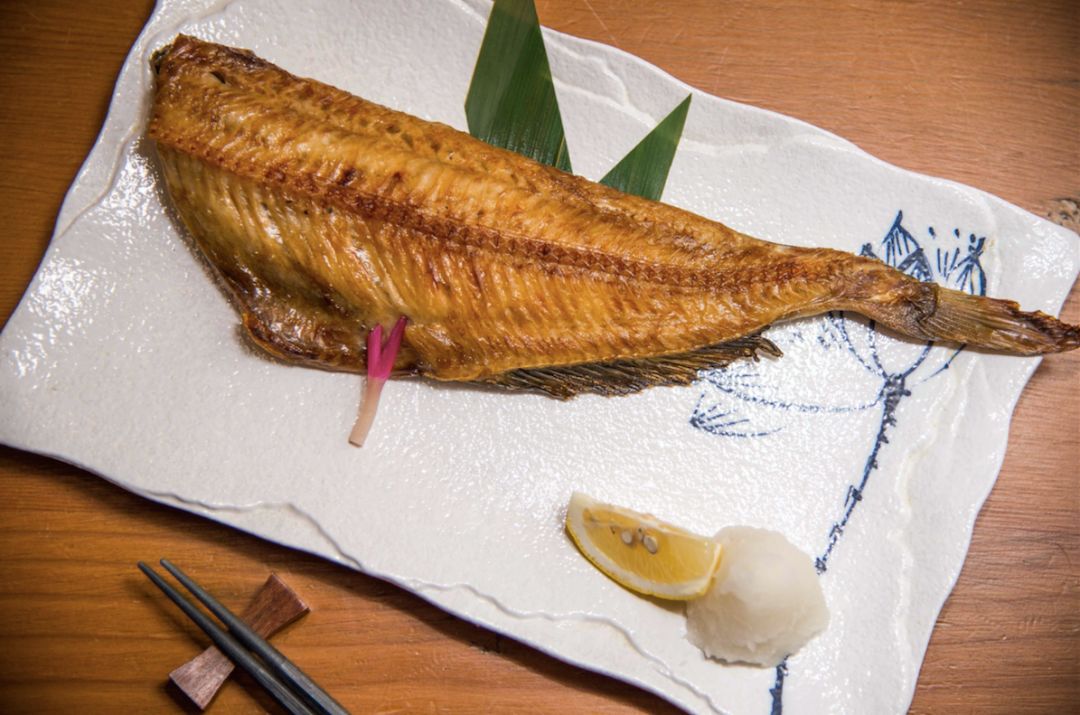 远东多线鱼搭配柠檬和萝卜泥,鲜香入味也不会觉得油腻.