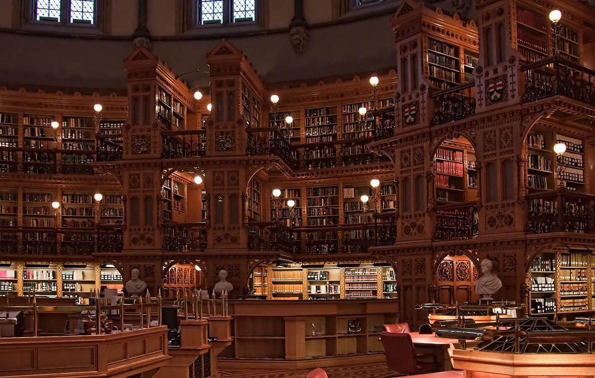 这座图书馆的灵感来自大英博物馆的阅览室,并以哥特式建筑风格建造.
