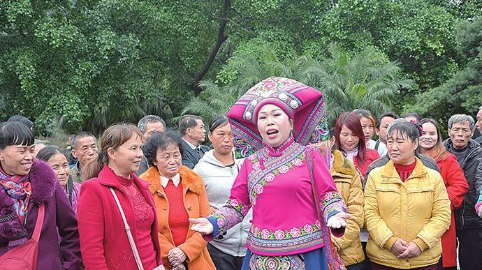 " 网络红人,广西山歌王——"武宣婆"郭秀莲, 将回家乡黄茆镇, 在美丽