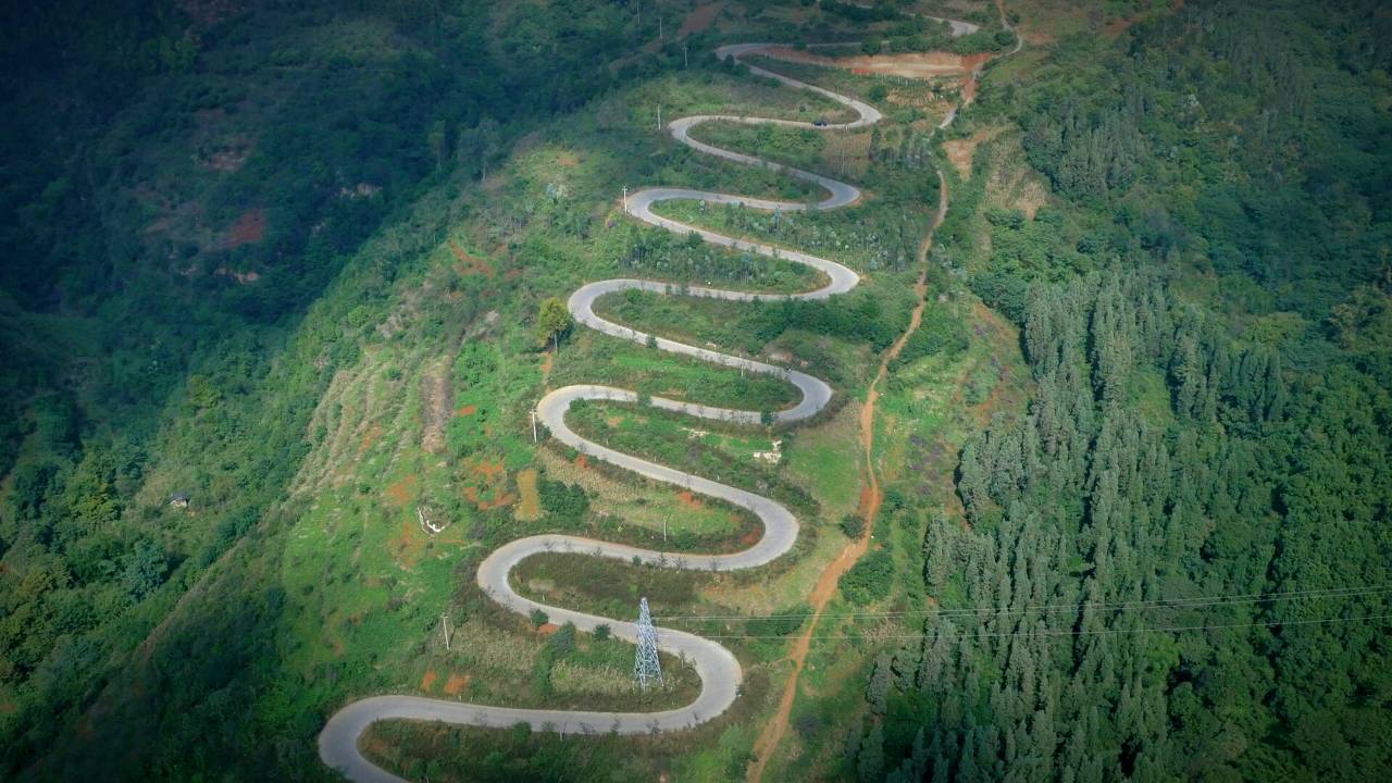与一辆"变了心"的车,在最美弯道的邂逅