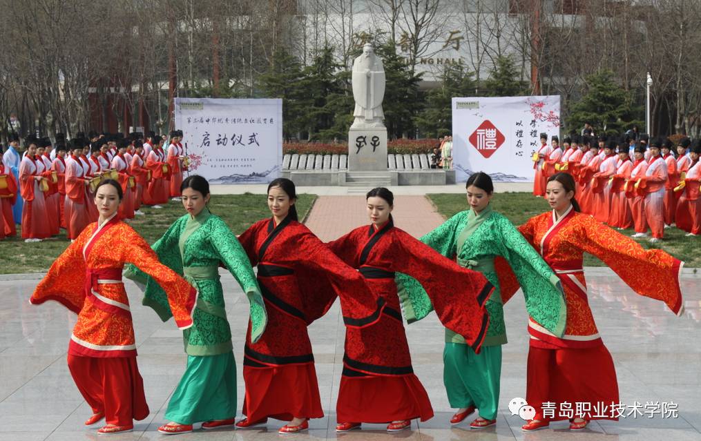 汉服受之秦 汉时期(公元前202年—公元220年 汉服为汉族的传统服饰