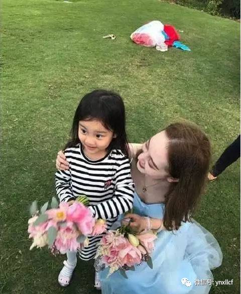 盘点幼年丑哭长大逆袭的星二代们!李小璐女儿最美张庭女儿没救了