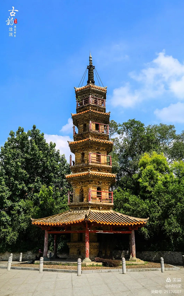 近15米高的蓬莱寺塔在浛洸镇上,是广东省重点文物保护单位,蓬莱寺塔