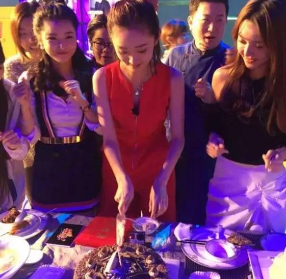 微凉自称是团座的备胎,两人已见面怀孕了?丸子去日本旅游,团座来微凉这里豪刷!!;崔阿扎、夏可可、鳕熊离开YY美颜原来是这个样子!-怀孕期