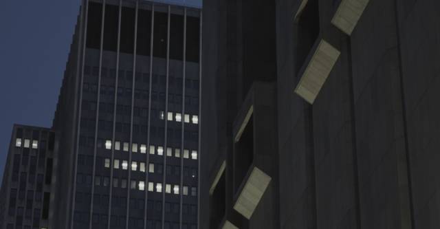 (站在长线大厦楼下可以清楚地看到FBI纽约办公室。图片来源于theintercept.com.com)