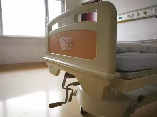 病床怎么摇起来安全使用病床五知道_https://www.jmylbn.com_新闻资讯_第2张