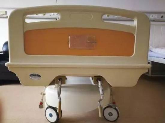 病床怎么摇起来安全使用病床五知道_https://www.jmylbn.com_新闻资讯_第1张