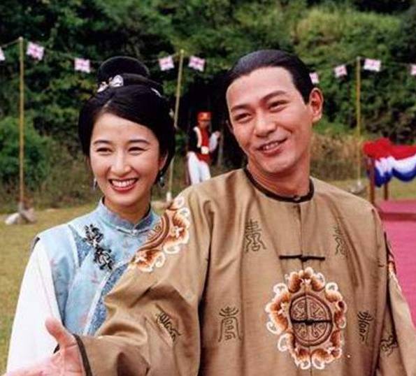 她在最巅峰时为跑龙套丈夫隐退,结婚多年两度小产,如今复出拍新剧?