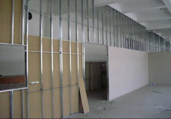 隔断玻璃工艺施工视频_隔断玻璃工艺施工方案_玻璃隔断施工工艺