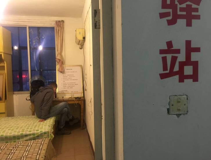 13年来 他在南京长江大桥边上拦下323个自杀者