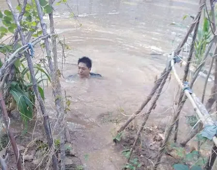 不顾安危保抢修 住民欢快我欣喜