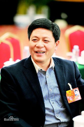 王永泉,1949年出生于浙江绍兴,到2018年是69岁,现任浙江中成控股集团