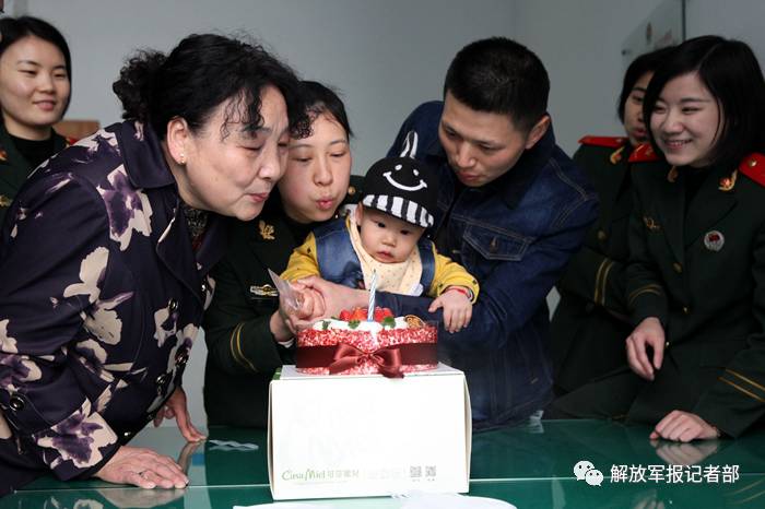 这名女武警上尉英姿飒爽身怀绝技