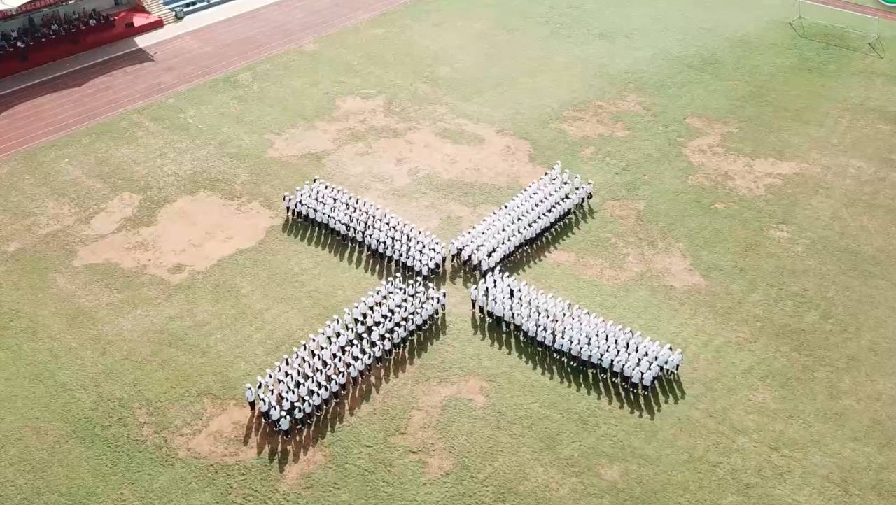 320人组成的花样队列