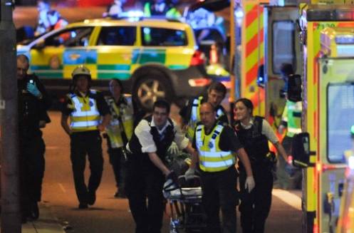 用车撞人，用刀割喉，多处恐怖袭击 伦敦风声鹤唳