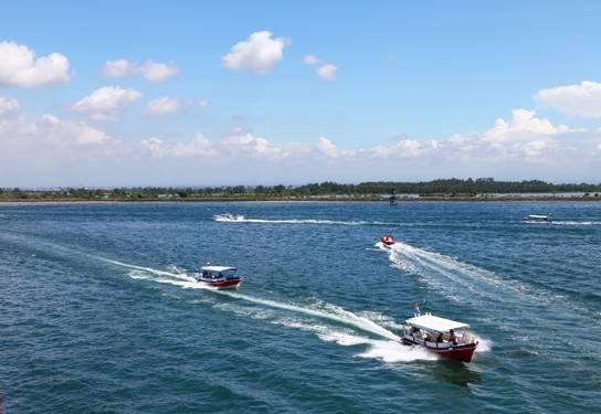 恐怖災難來臨，1.7萬中國人被困，天崩地裂人人絕望！這時，天空「轟隆隆「飛來6架大飛機，把人們都看呆了！ 靈異 第81張