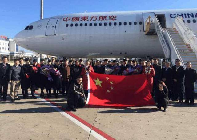 恐怖災難來臨，1.7萬中國人被困，天崩地裂人人絕望！這時，天空「轟隆隆「飛來6架大飛機，把人們都看呆了！ 靈異 第69張