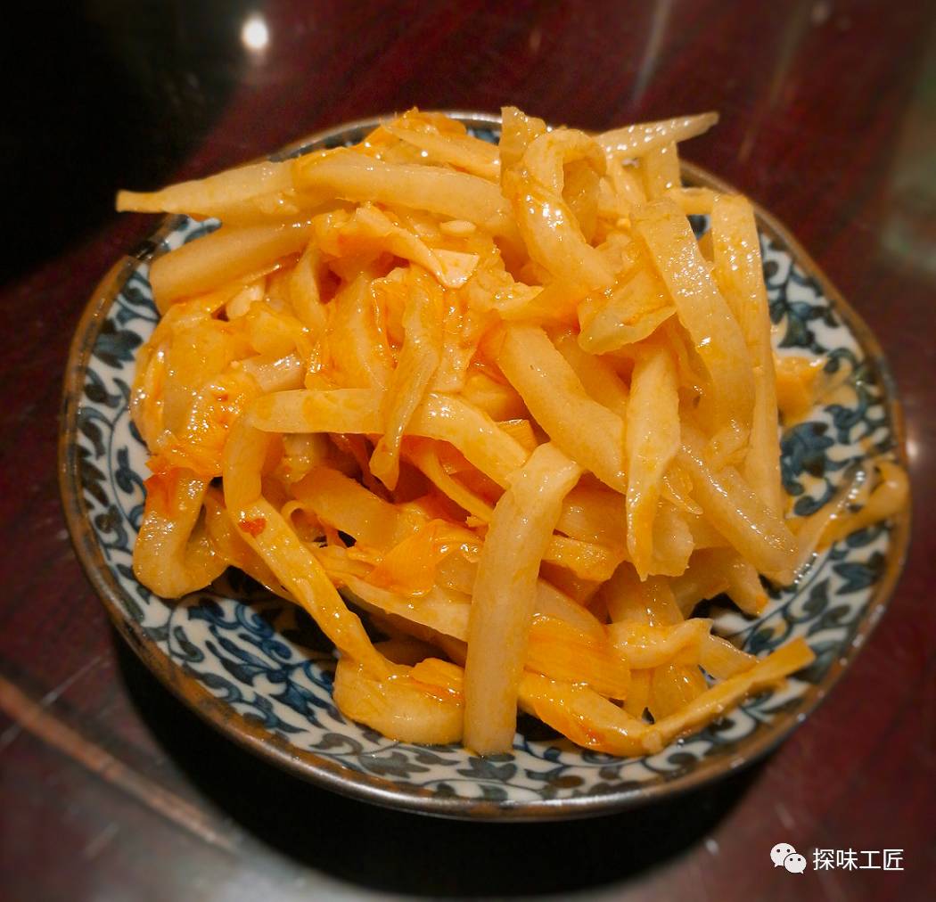 酸笋,几乎每个菜都有它,螺蛳粉的另外一大灵魂,略酸带着清新脆爽口感