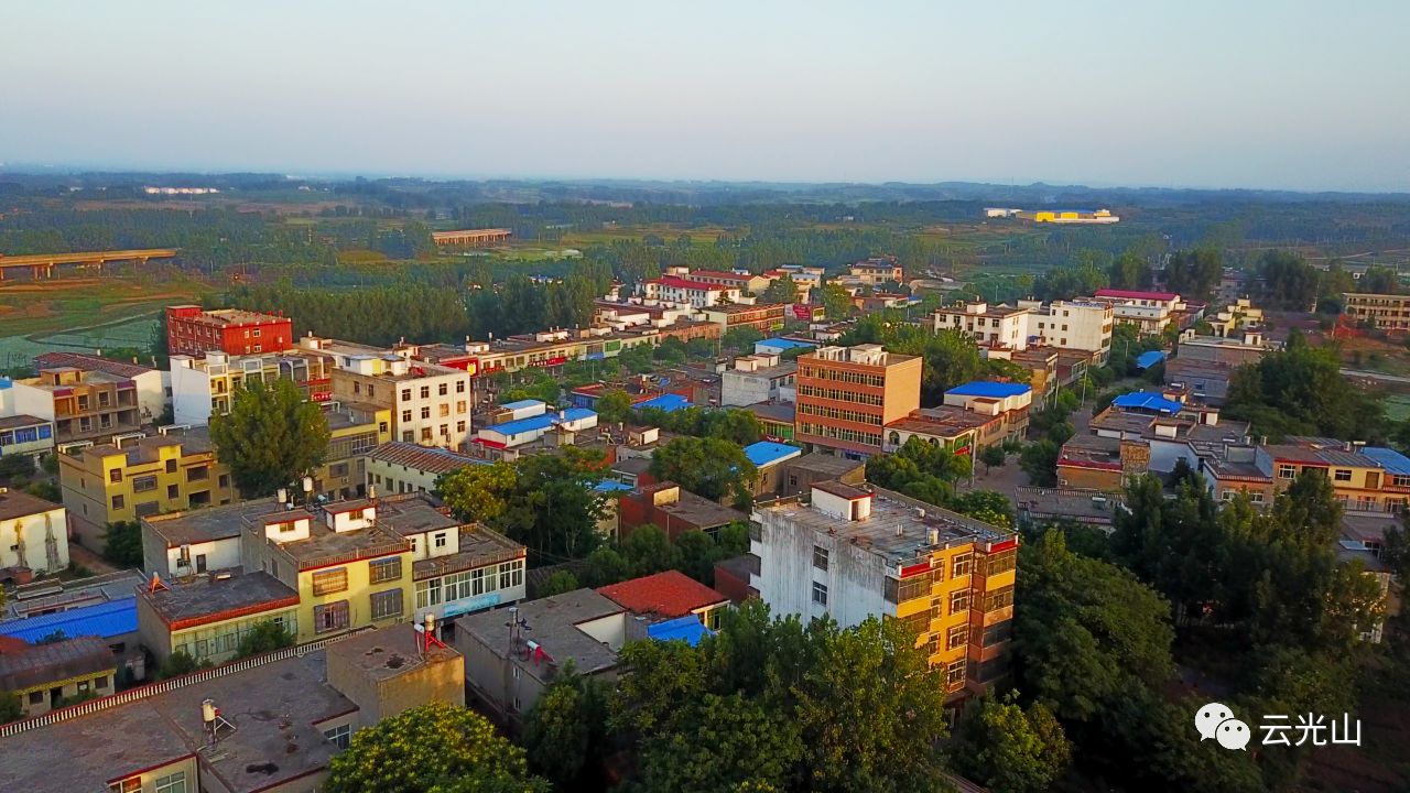 槐店乡 位于大别山北麓,河南省光山县南部,东与斛山乡接壤,南与泼陂河