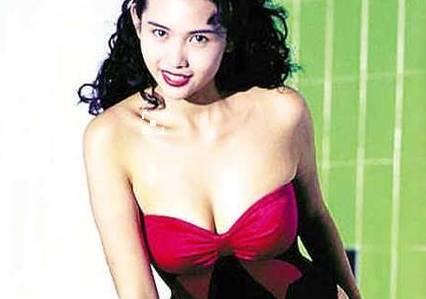 从豆豆女神到嫁入豪门,开了挂的邱淑贞就连女儿也生这么美?