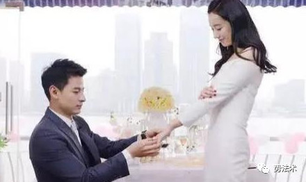 她因吃火锅被老板一眼看上,送火锅底料获得芳心,现被宠成小公主