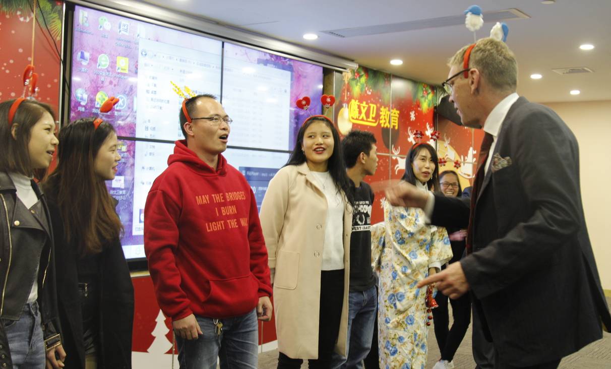 欢乐圣诞,激情高歌!陈文卫外语圣诞Party在银座酒店圆满举办 欢乐圣诞,激情高歌!陈文卫外语圣诞Party在银座酒店圆满举办
