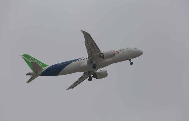 国产大飞机首飞，一起“上天”的还有这些蓝V