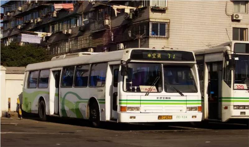 开通于1949年的71路公交车,小编给你说说"她"的前世今生