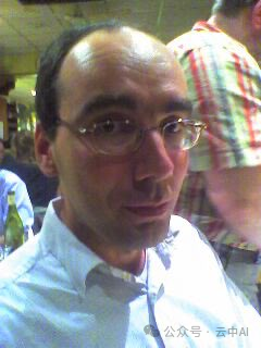 📄 Fabrice Bellard再出神作：用LLM实现超高文本压缩率