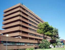 【欧浪网】受虐重伤4岁华人小男孩出院 与新的寄养家庭相处融洽